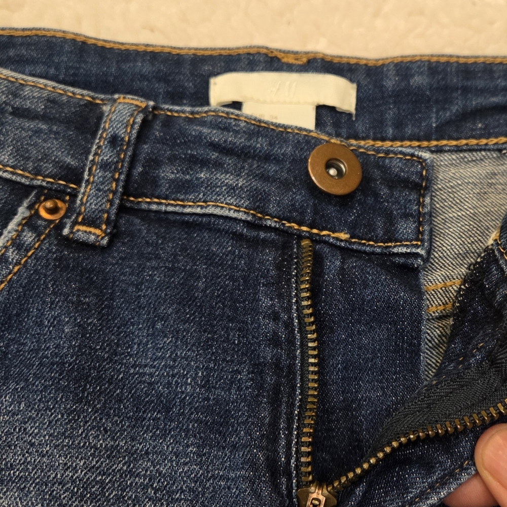 Chic Trendy Denim Distressed Women‎ Shorts- Size 4 - Frayed Cut Off - Picture 3 of 6